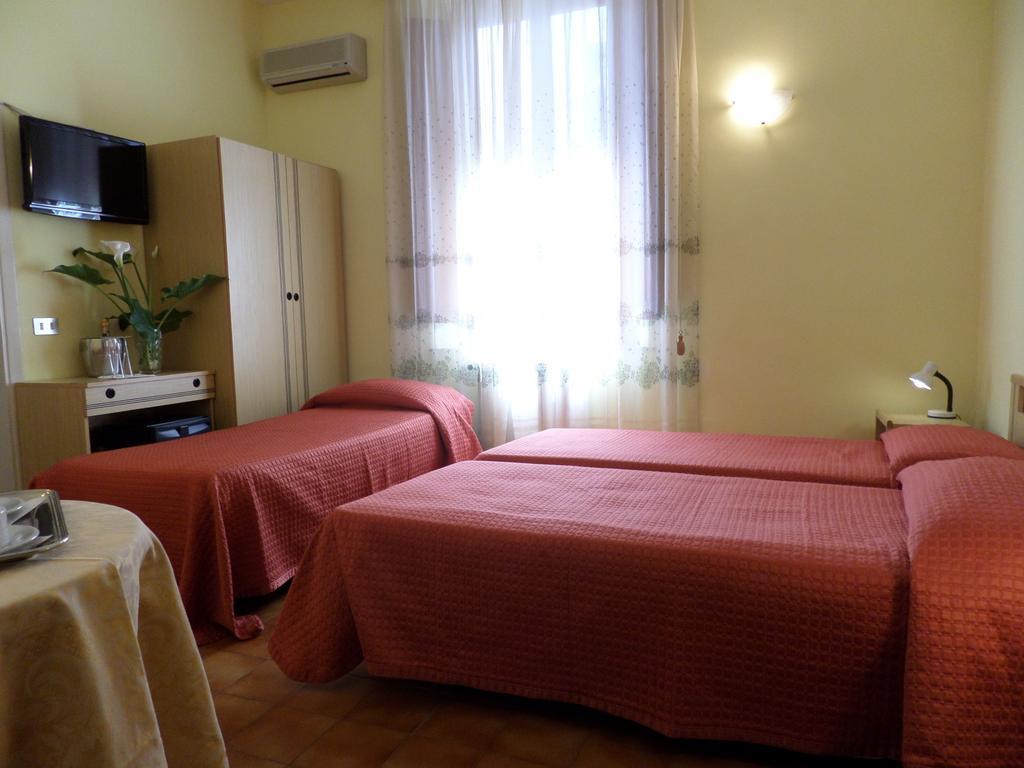 Hotel Delizia Genovese 蒙特卡蒂尼泰尔梅 外观 照片