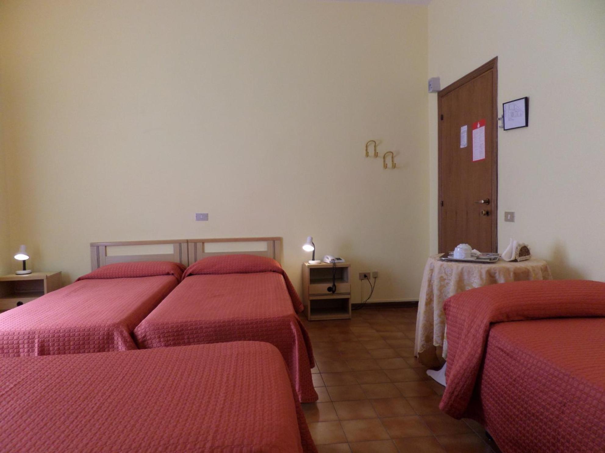 Hotel Delizia Genovese 蒙特卡蒂尼泰尔梅 外观 照片