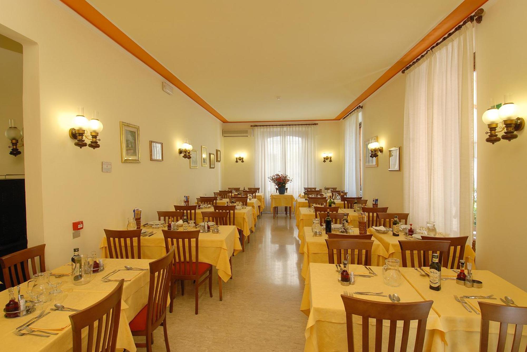 Hotel Delizia Genovese 蒙特卡蒂尼泰尔梅 外观 照片