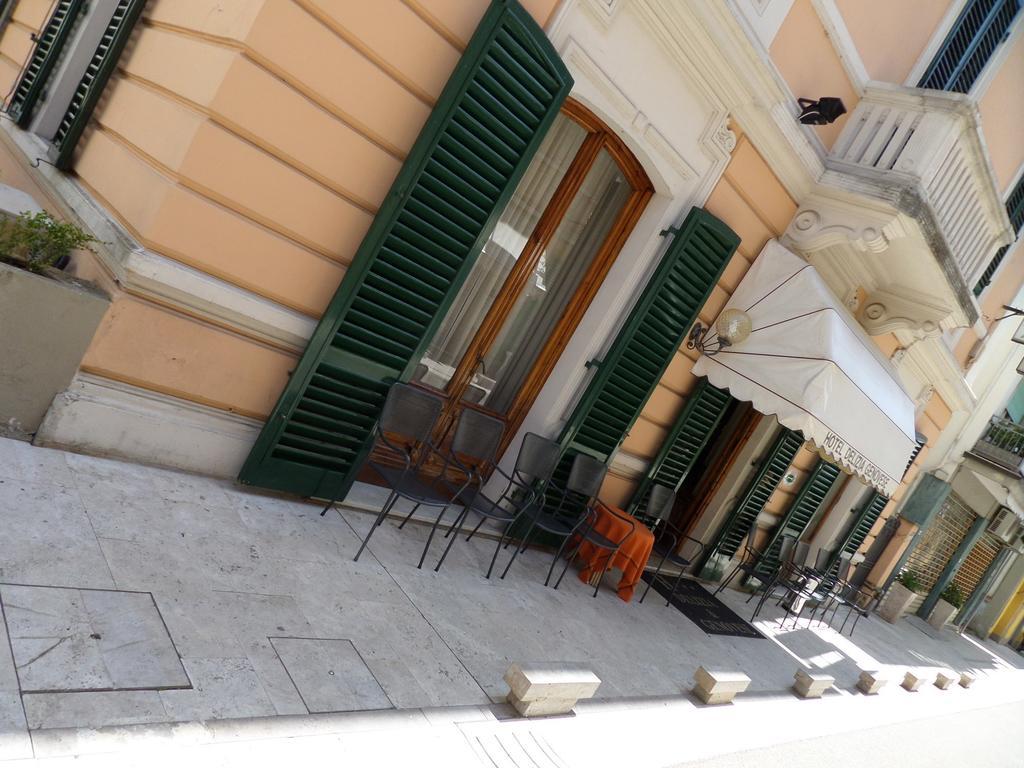 Hotel Delizia Genovese 蒙特卡蒂尼泰尔梅 外观 照片