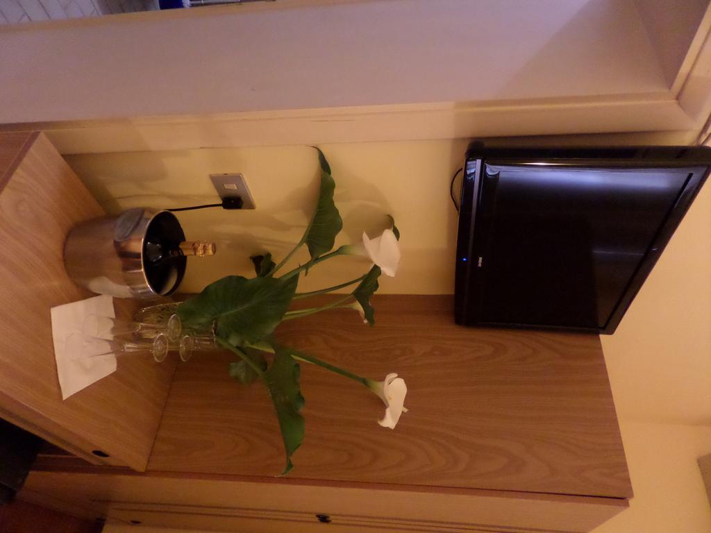 Hotel Delizia Genovese 蒙特卡蒂尼泰尔梅 客房 照片